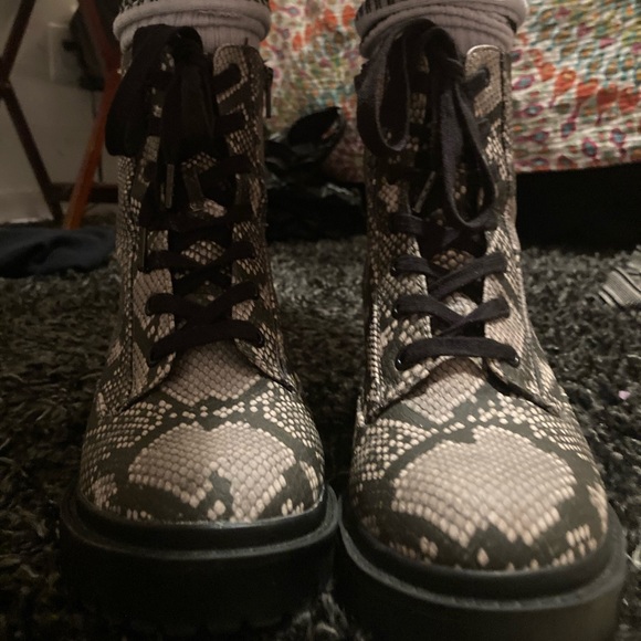 Never worn outside faux snake skin boots size 8 1/2 - Picture 5 of 6